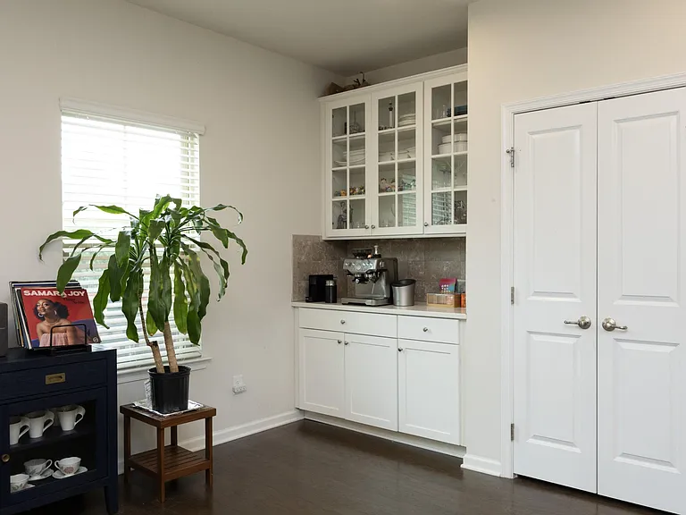 1021 Brownsmith Dr — Photo 6