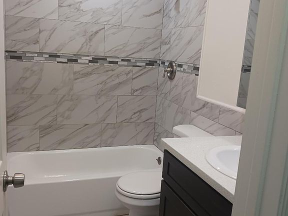 4th image of 967 N San Antonio Ave