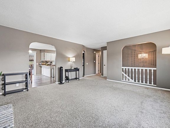 4th image of 126 Rosebud Ln