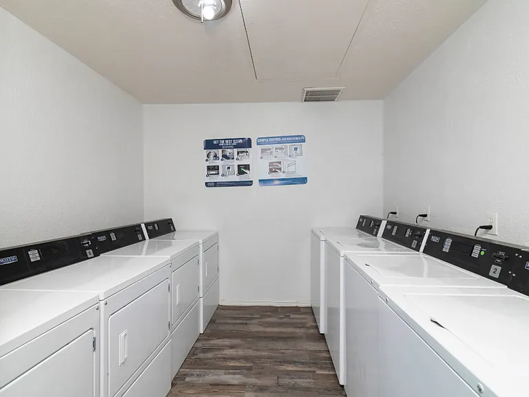 Royal Terrace: Leasing Specials! Renovated Euless Apartments, New Management! — Photo 7