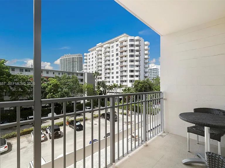 1300 Lincoln Rd #B402 — Photo 5
