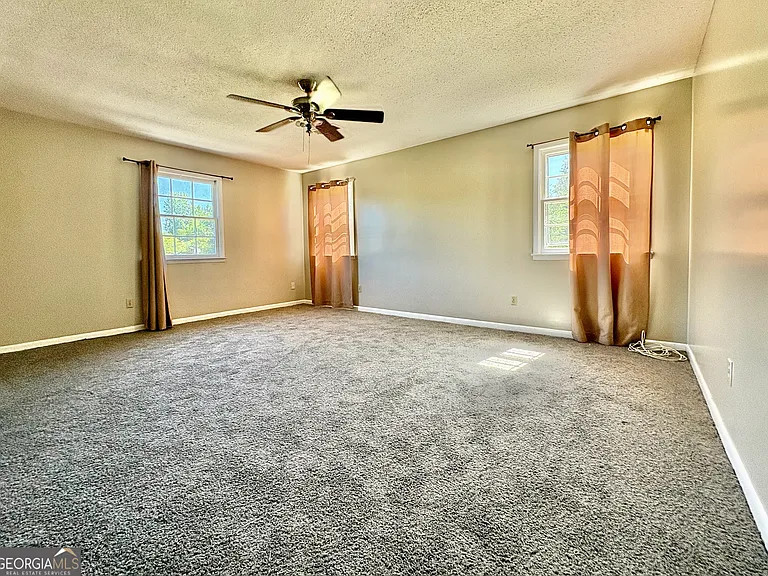 117 Laura Ln — Photo 15