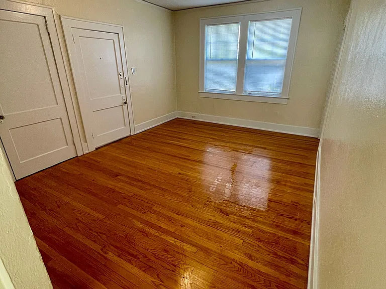 2510 Caldwell Ave S — Photo 2