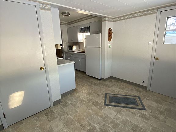 3rd image of 1110 Crystal Lake Blvd