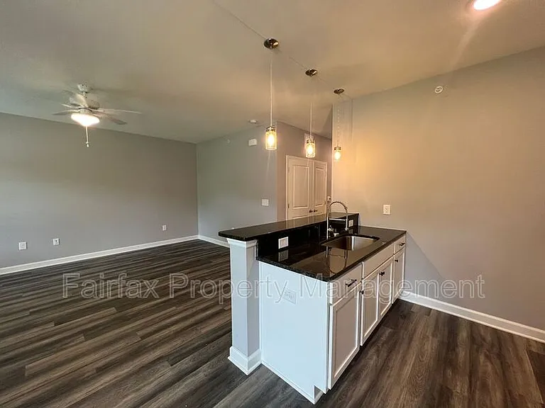 518 Boone St #103 — Photo 7