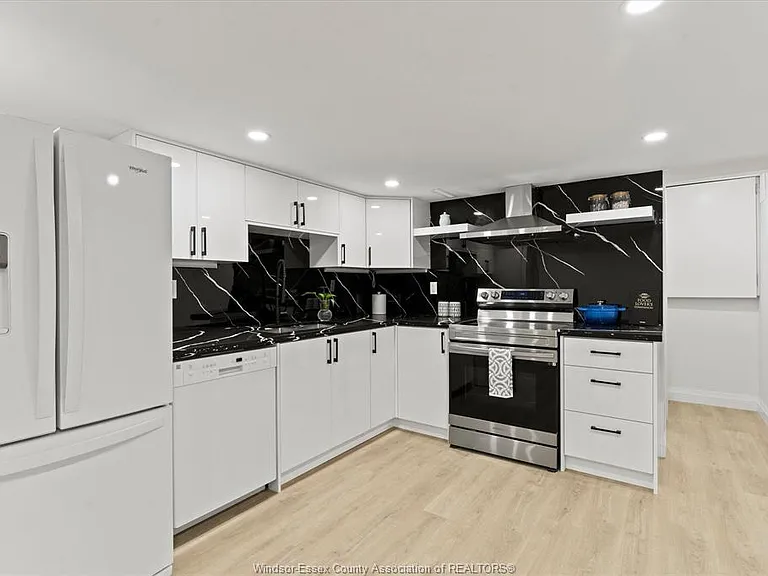 9248 Esplanade Dr #BASEMENT — Photo 14