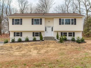 2 Burberry Ln, Stormville, NY 12582