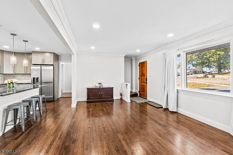 4 bed, 2.5 bath, $4,000 — Photo 4