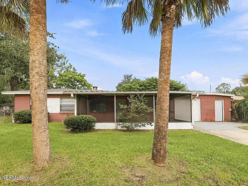 5716 Banyan Dr