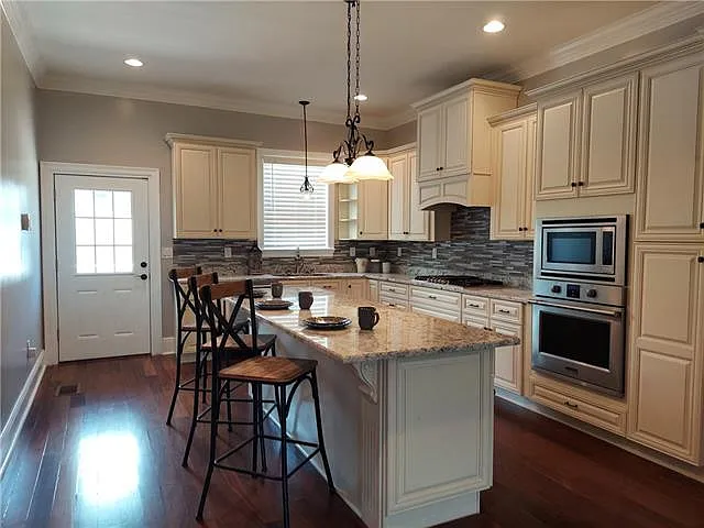 4 bed, 4.5 bath, 3070 sqft, $5,000 — Photo 2