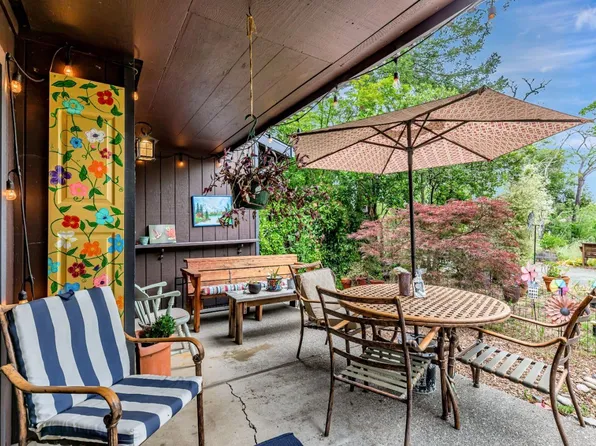 394 Los Alamos Road, Santa Rosa, CA 95409
