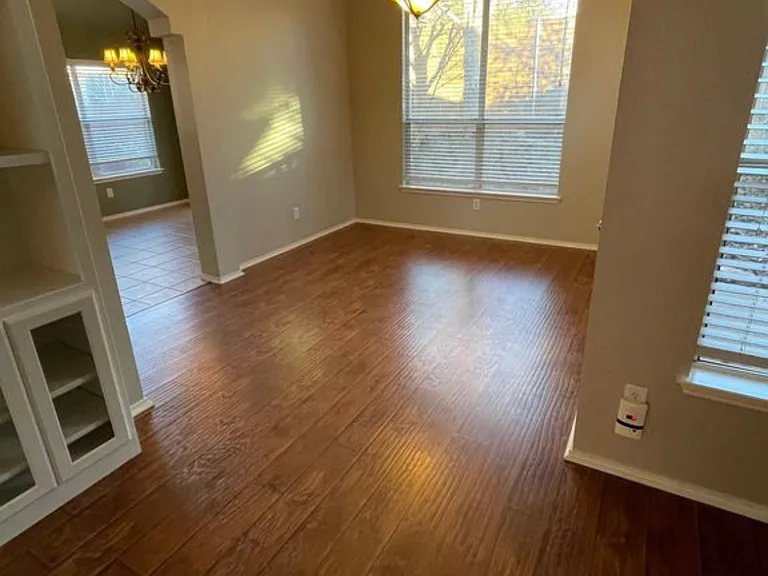 208 Forestview Rd — Photo 3