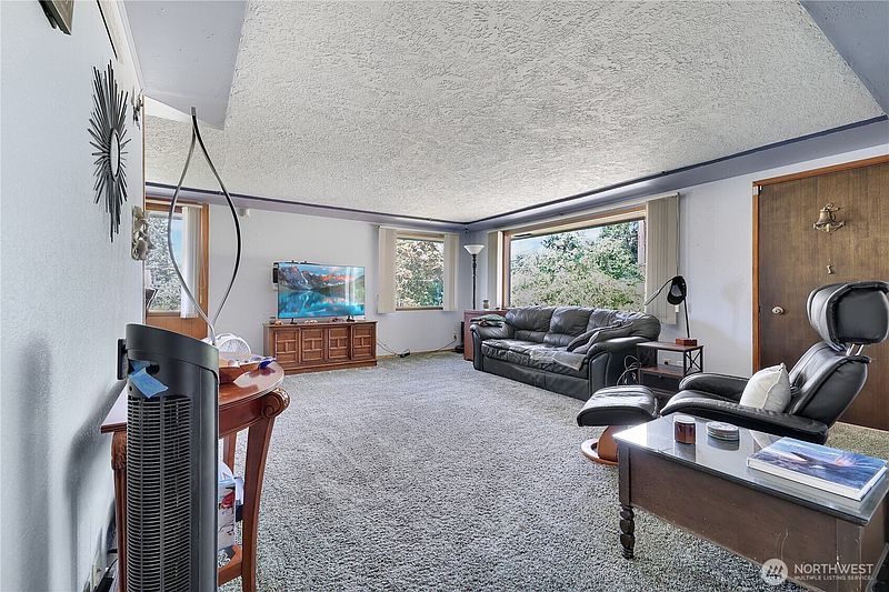 3rd image of 3012 116th Street SE