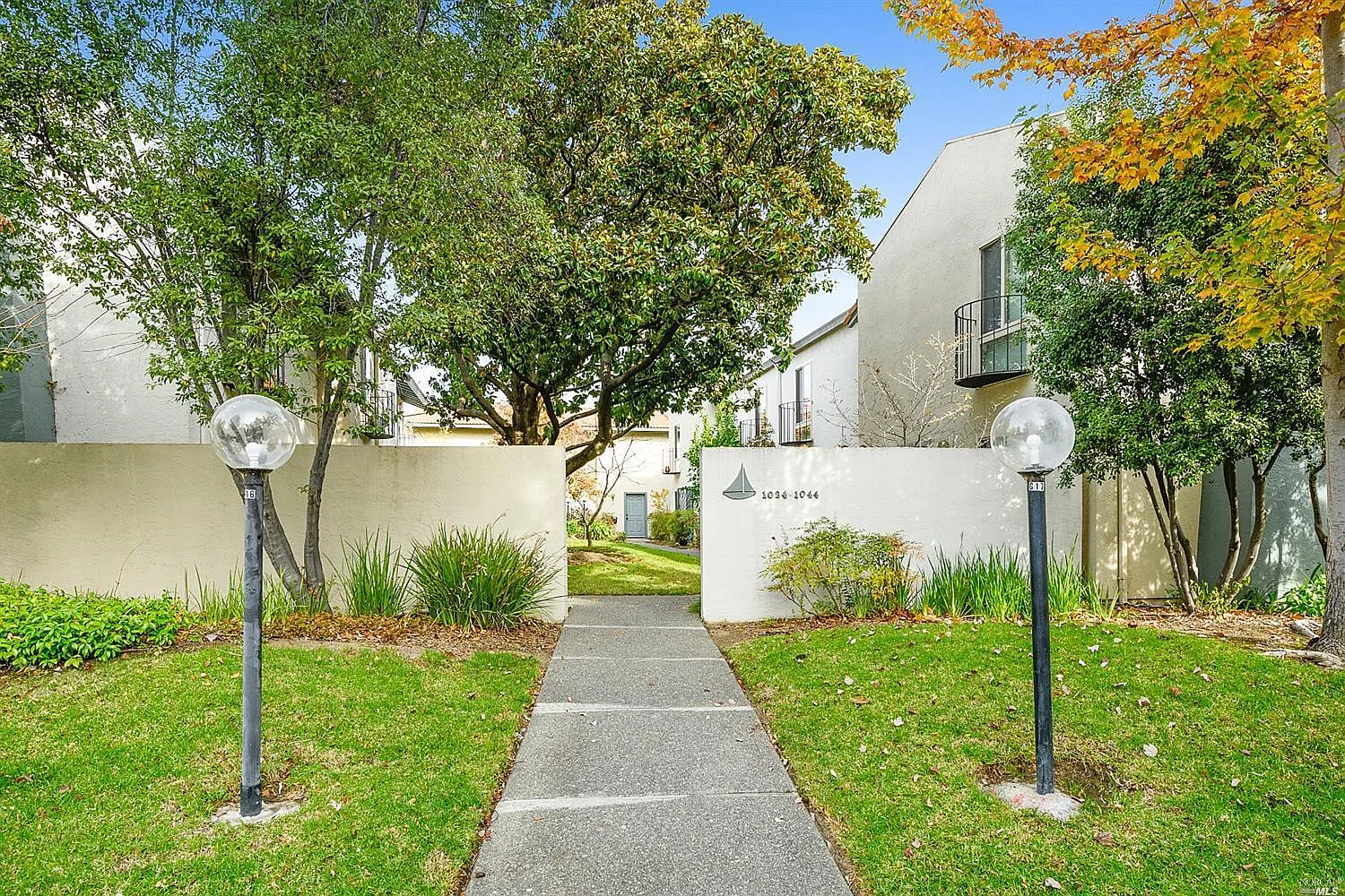 2 bed, 943 sqft, $2,595 — Photo 1