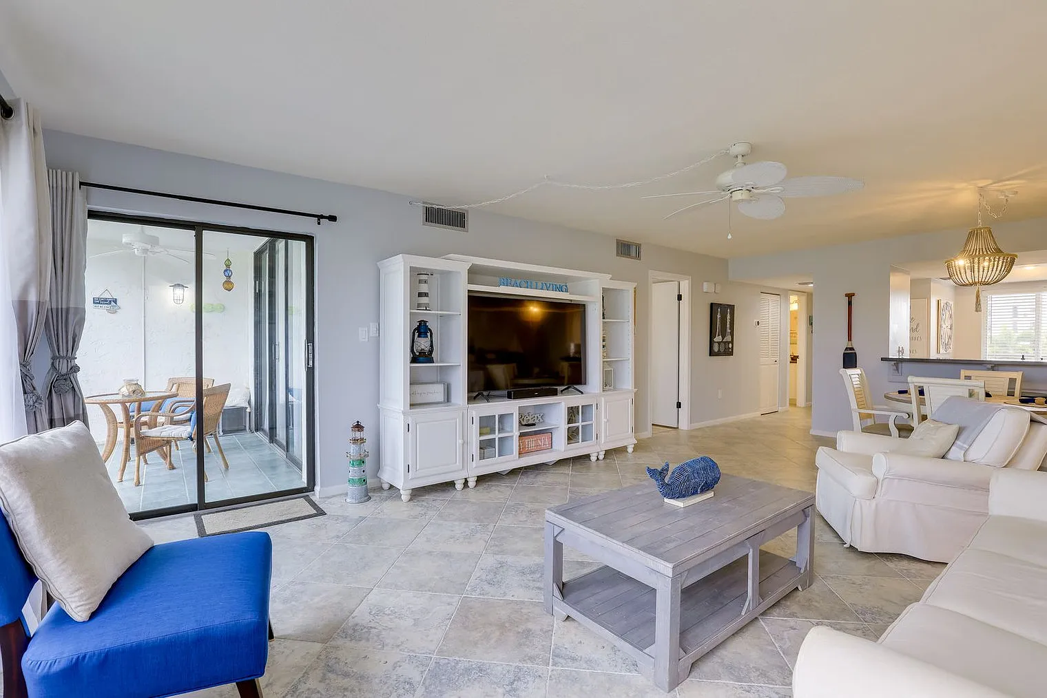 1 bed, 1.0 bath, 882 sqft, $3,612 — Photo 2