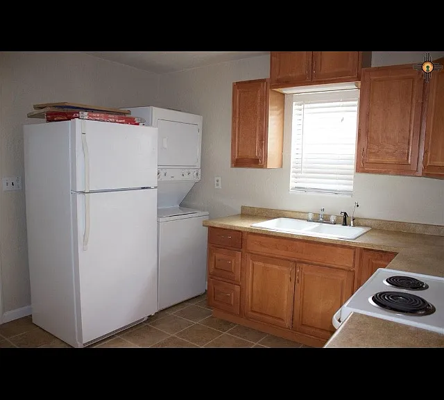 321 E Albertson Dr — Photo 3