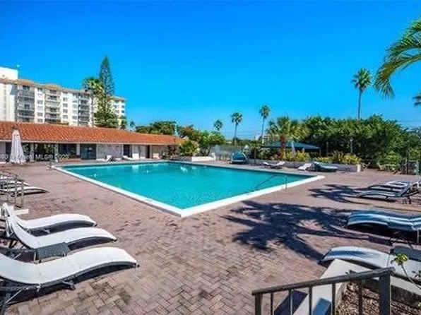 4158 Inverrary Dr, Lauderhill, FL