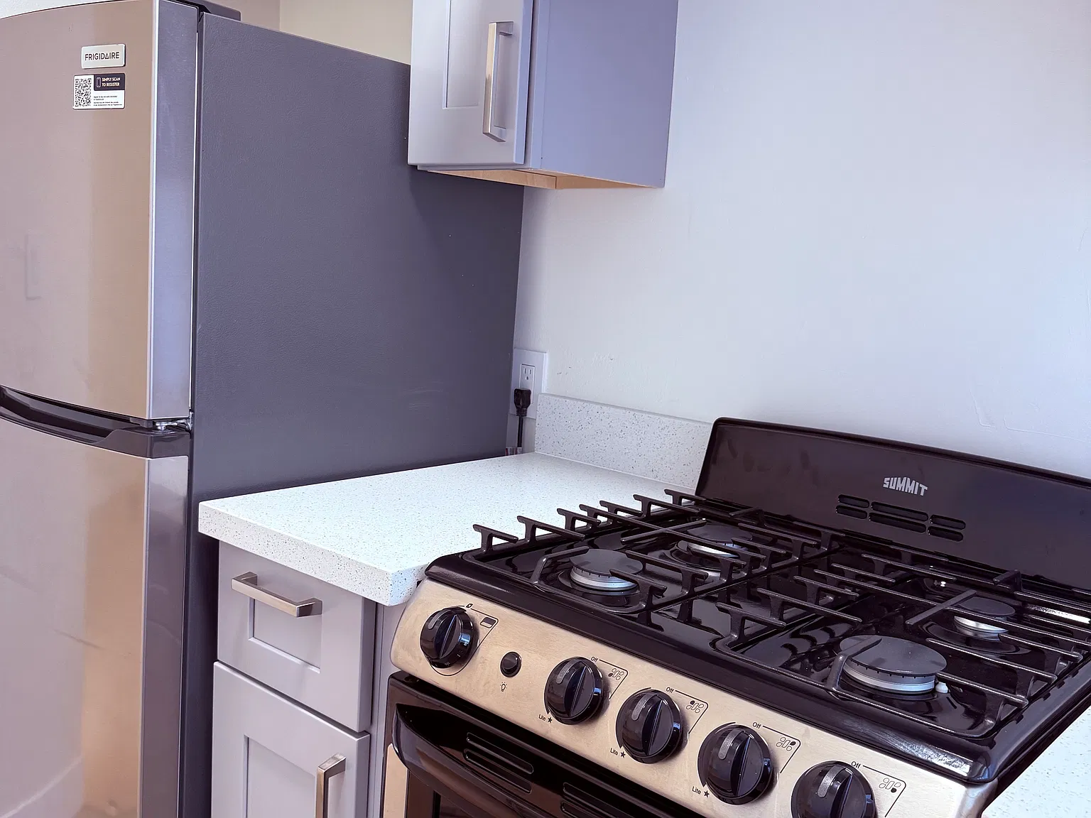 1 bed, 318 sqft, $2,352 — Photo 1