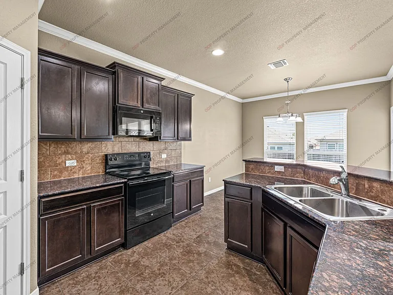 5607 Blackstone Dr — Photo 16