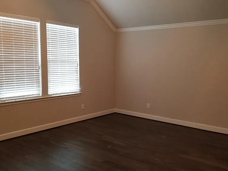 5326 Larkin St — Photo 17