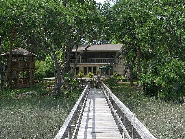from dock to rear of house