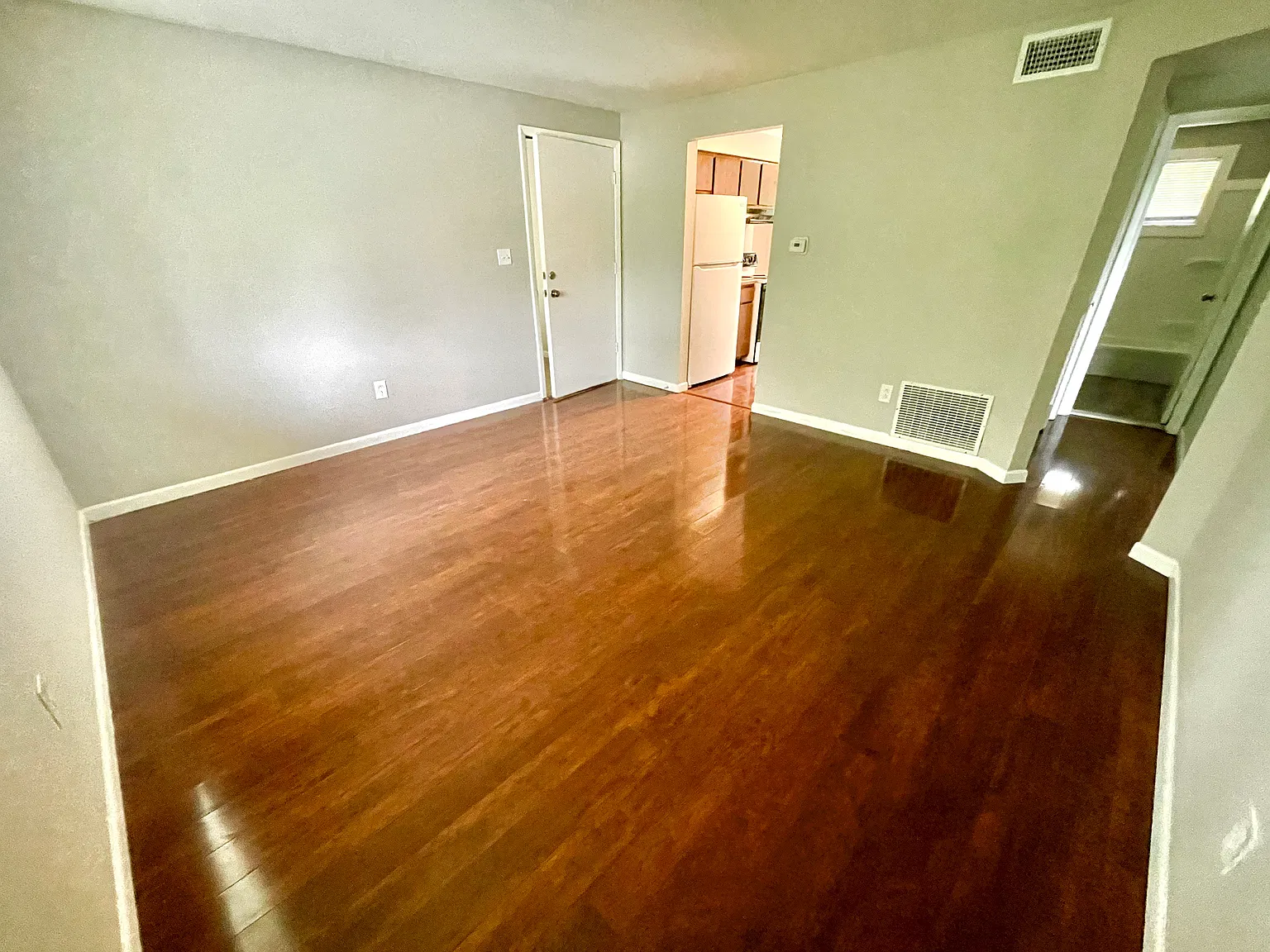 2 bed, 784 sqft, $1,025 — Photo 3