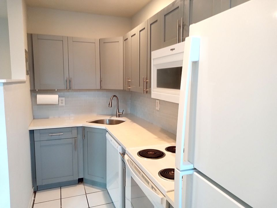 1st image of 1105 NE 17th Ave #3
