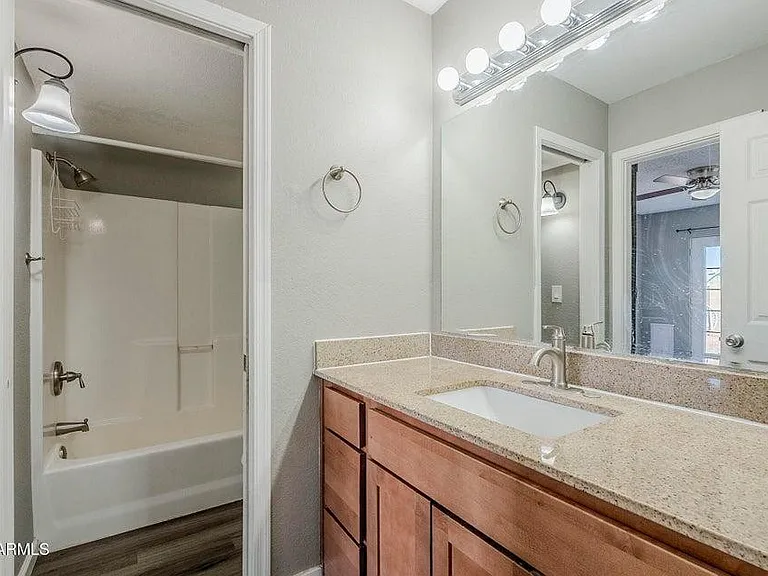 1826 N Spg #201 — Photo 11