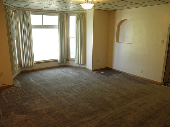 Livingroom with bay window