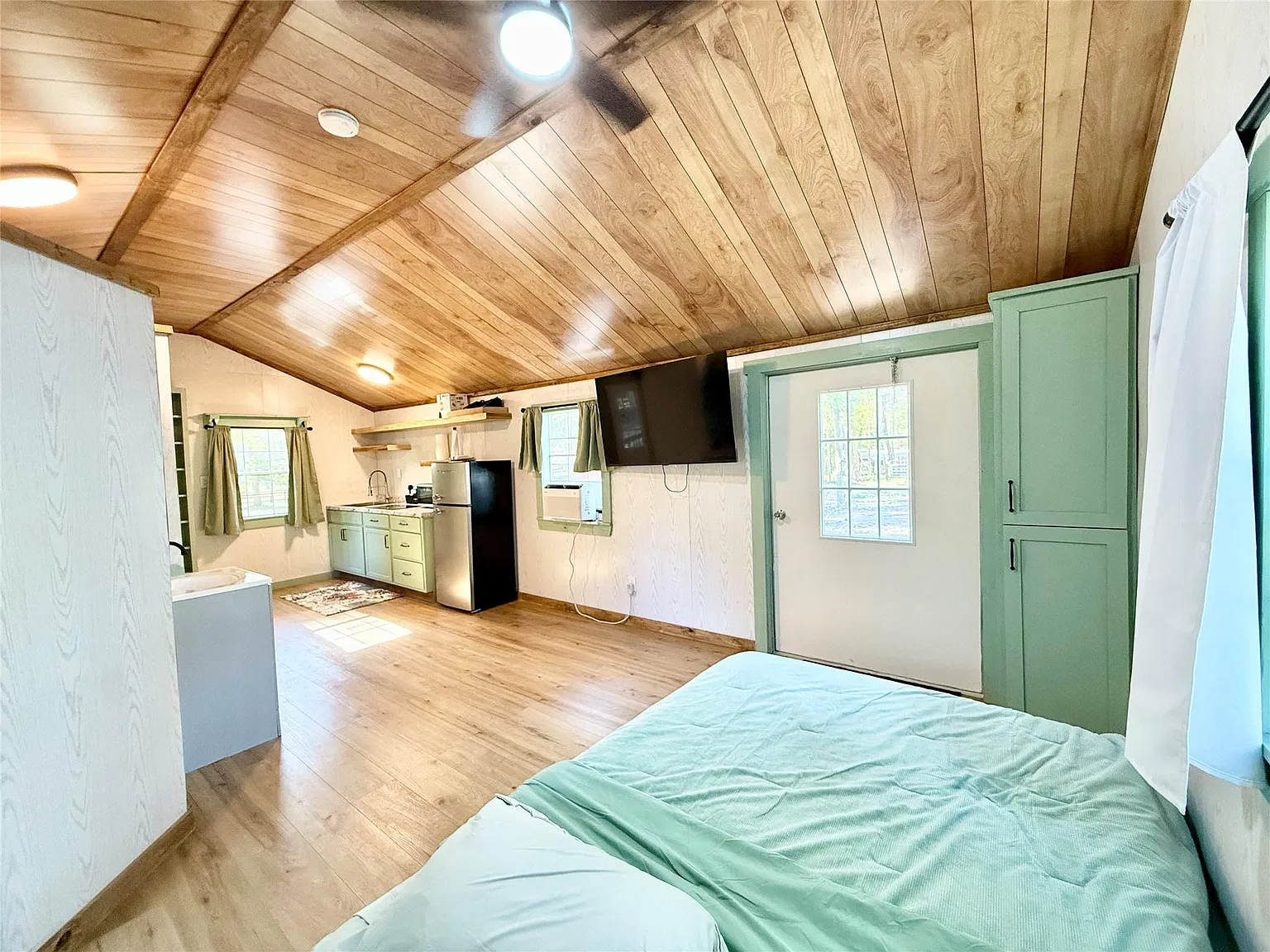 1 bed, 1.0 bath, $600 — Photo 4