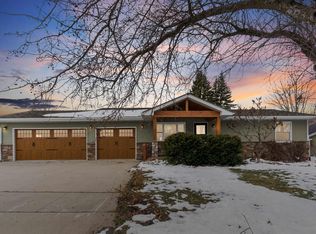 201 8th St, Grundy Center, IA 50638