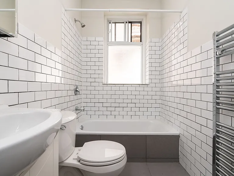 1 Claude Ave — Photo 11