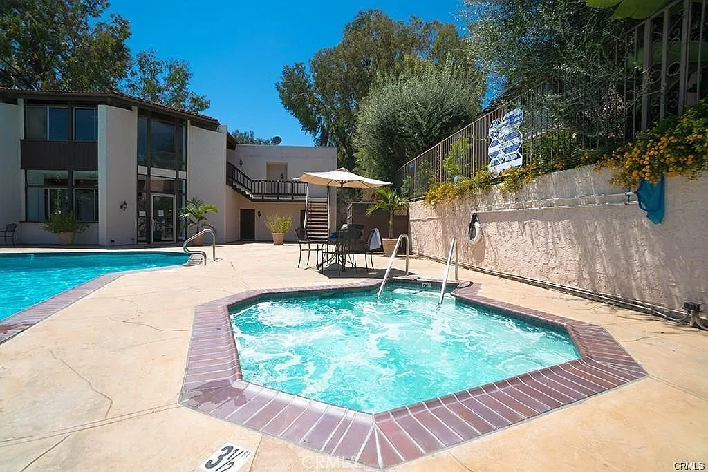 2 bed, 1107 sqft, $2,600 — Photo 2
