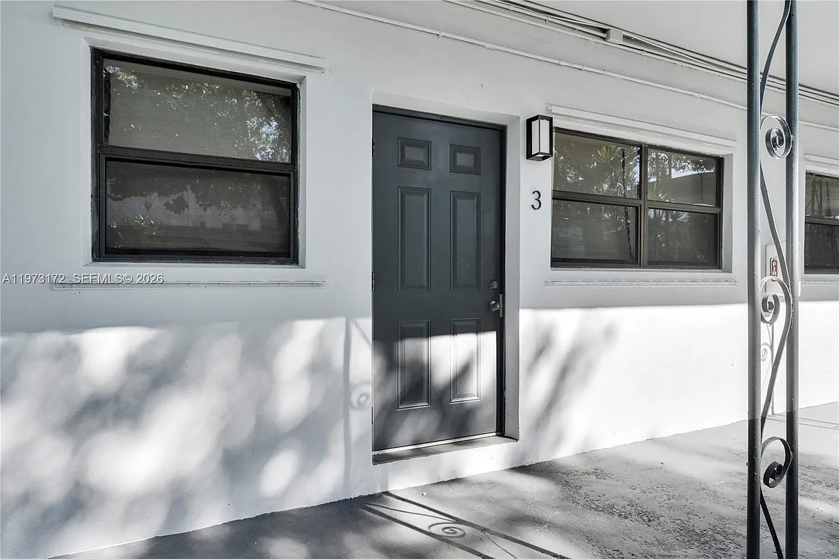 Building Photo - 13390 NE 6th Ave #3