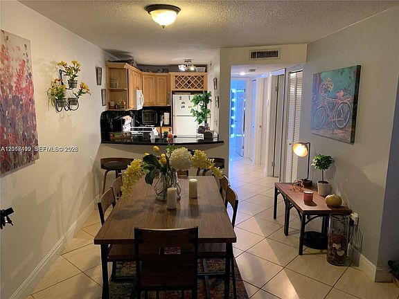 2nd image of 210 SW 11th St APT 204