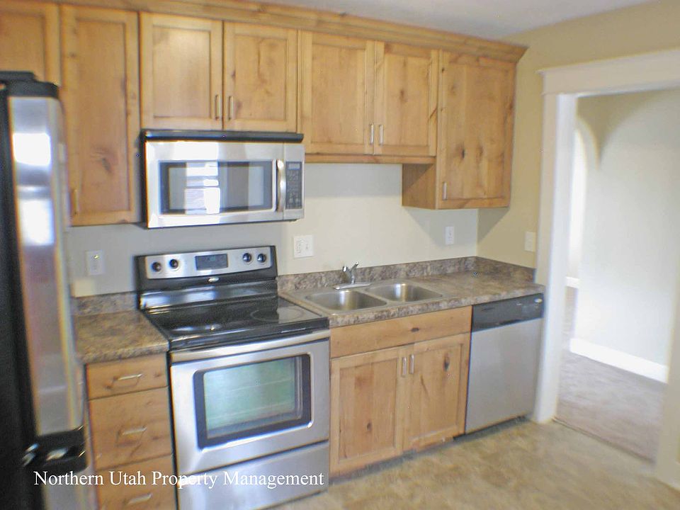 5 Kitchen View 2_09172015