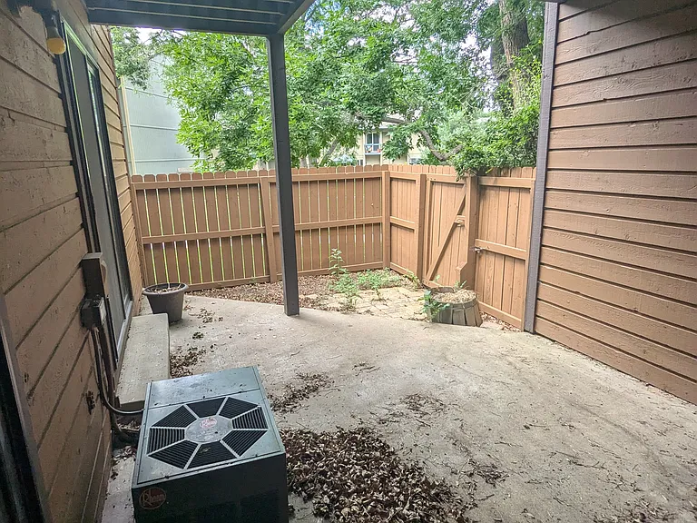 6241 Willow Ln — Photo 11