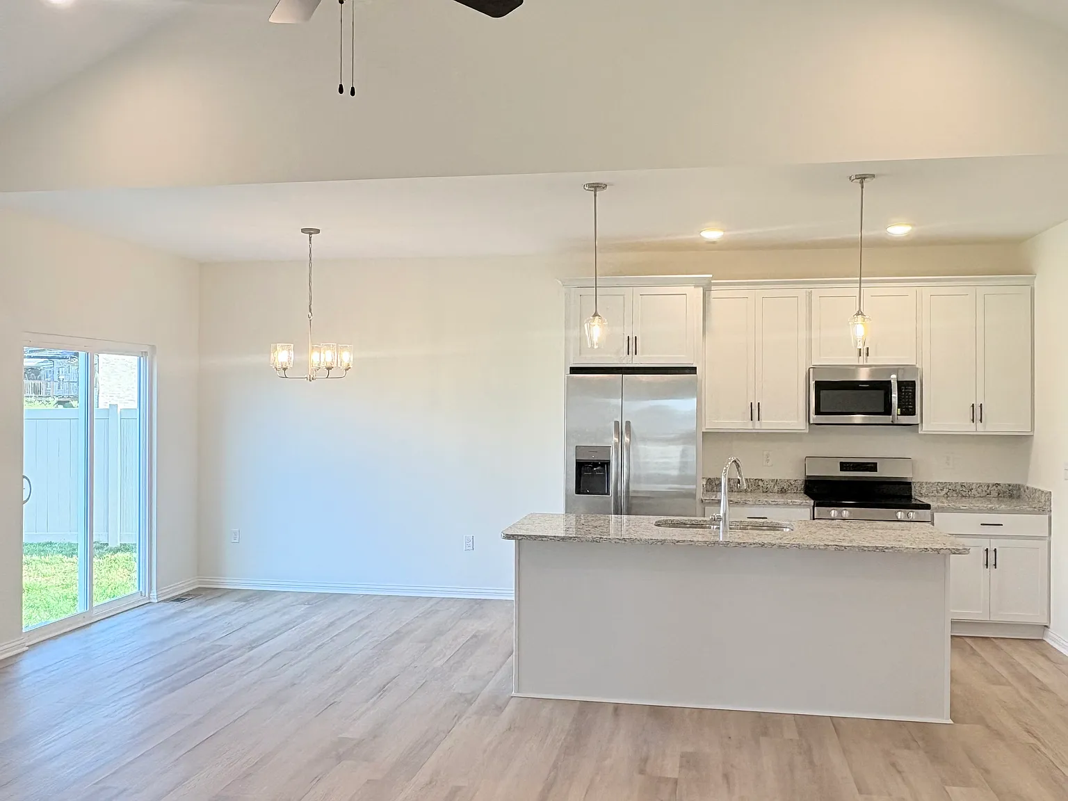 3 bed, $1,995 — Photo 4