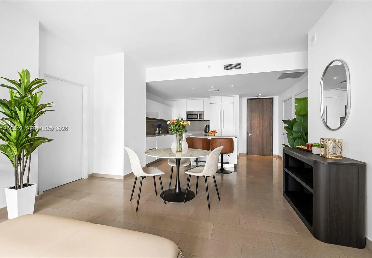 Rise Condo — Photo 2