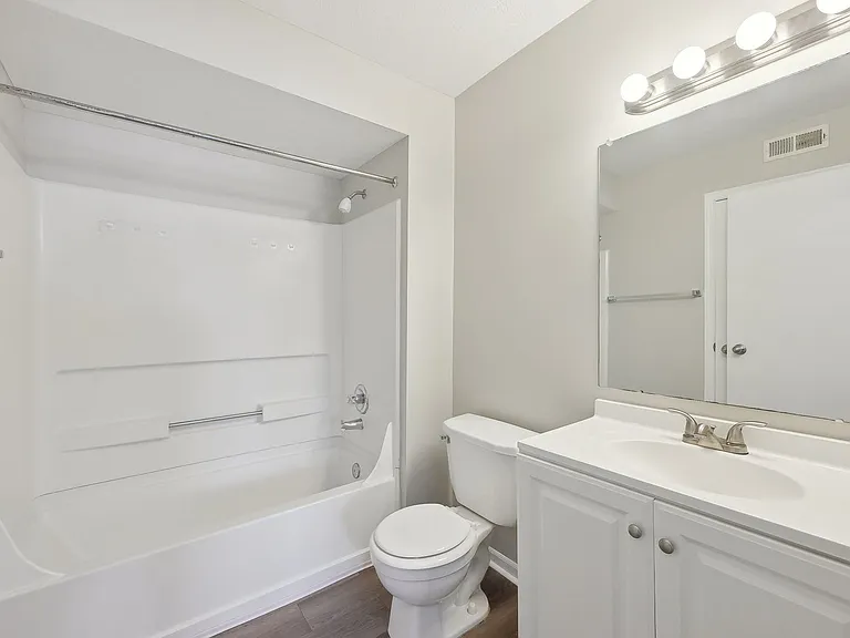 Somerset Place Apartments — Photo 39