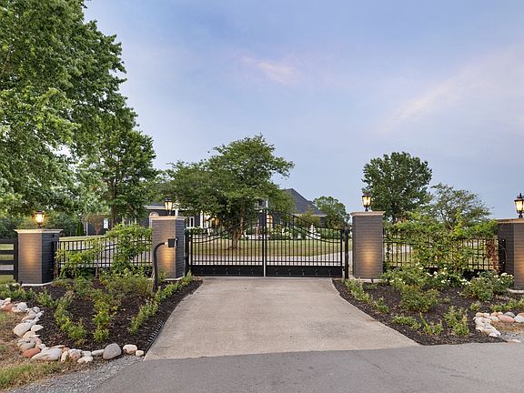 3rd image of 7005 Beverly Ct