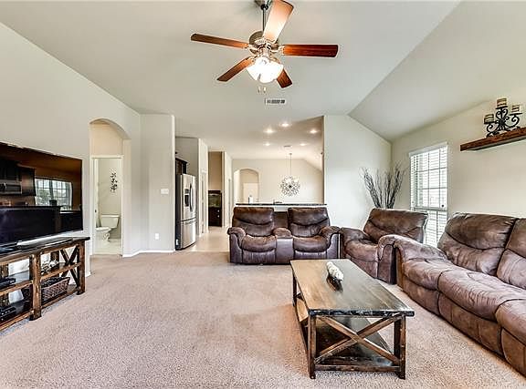 4th image of 2207 Liriope Ln