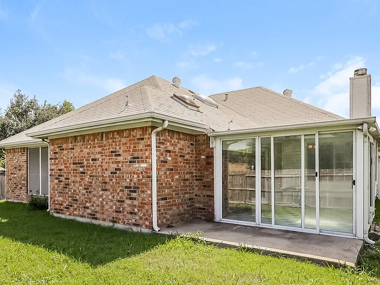 5017 Eastcreek Dr — Photo 16