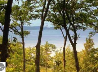 62 Hawks Nest Gln, Glen Arbor, MI 49636