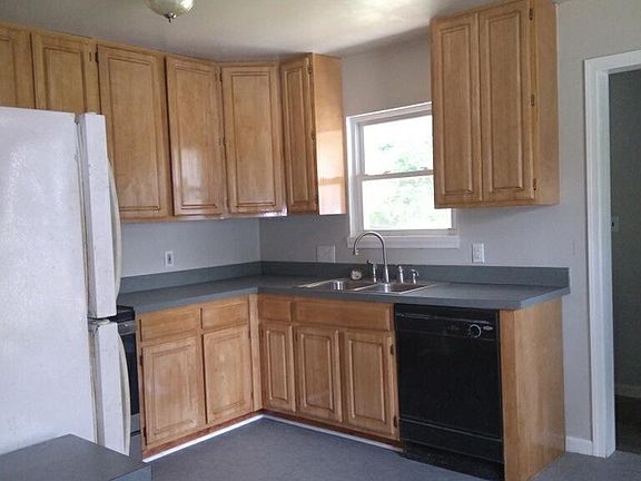 3rd image of 106 Teal St