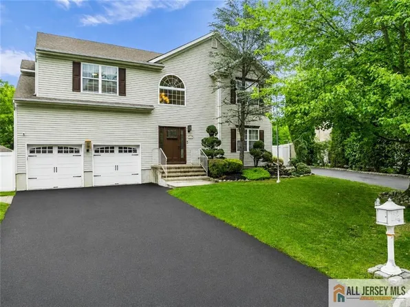 26 Carrington Ct, Old Bridge, NJ 08857