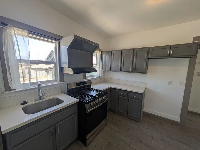 386 N Mount Vernon Ave — Photo 13