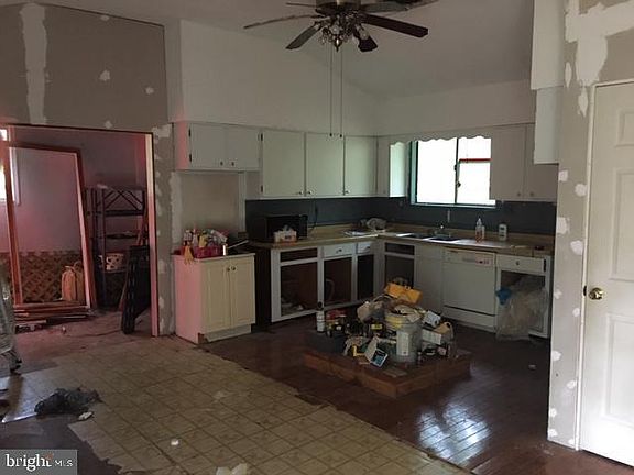 4th image of 216 Crowfoot Ln