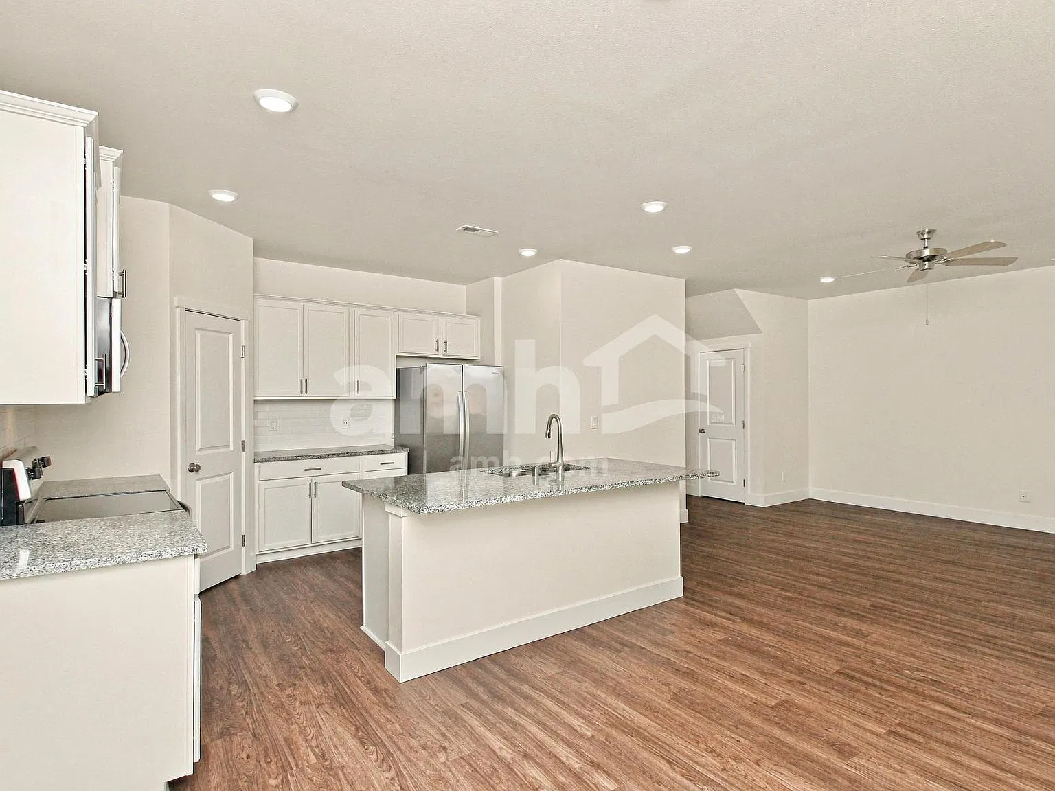 4 bed, 2.5 bath, 1908 sqft, $3,075 — Photo 4