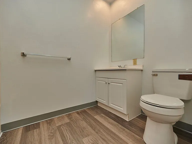 Slate Creek Apartments & Townhomes — Photo 8